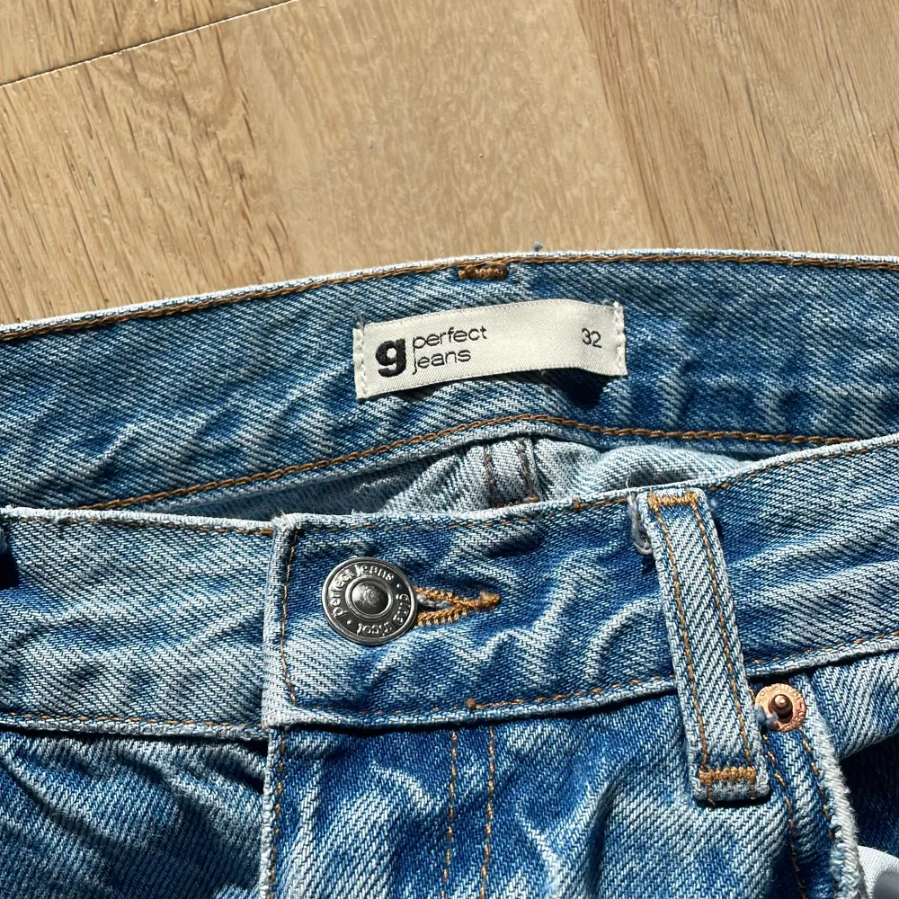 Gina jeans i jätte fint skick använda ett fåtal gånger och kommer inte längre till användning. Skriv privat för mer info. . Jeans & Byxor.