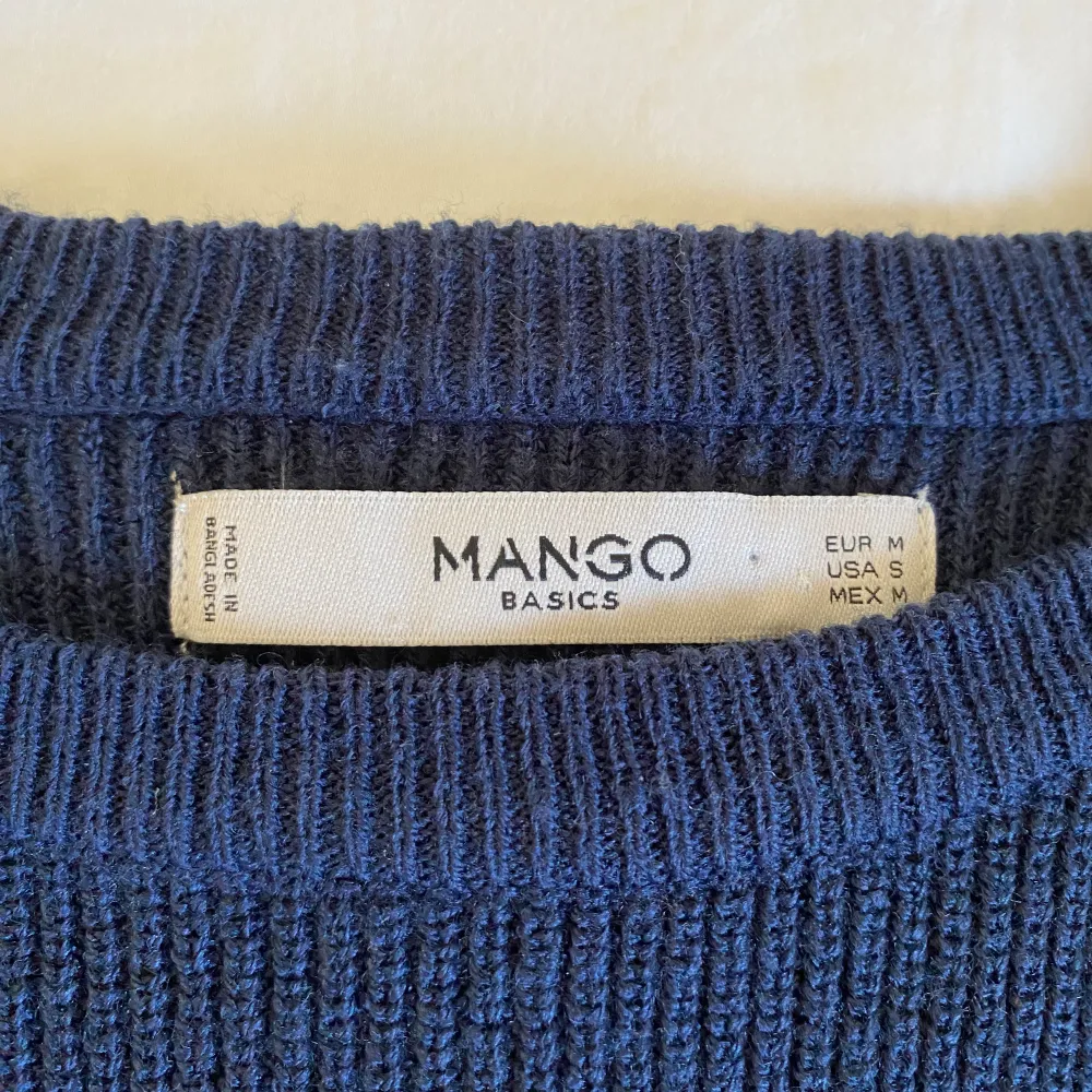 Blå stickad tröja från Mango i stl M💙 Bra skick . Stickat.