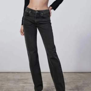 Mid waist jeans från zara. Säljer för 250+frakt