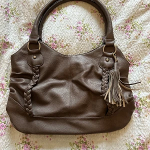 2000-tal väska i bra skick 🌟 - I bra skick, knappt använd 💗