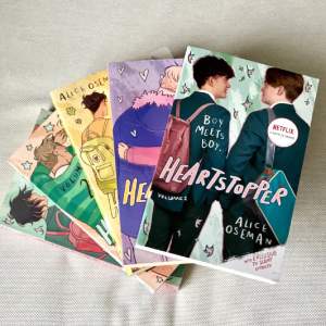 alla volymer Heartstopper + Exklusiv bok nyskick inga skador 