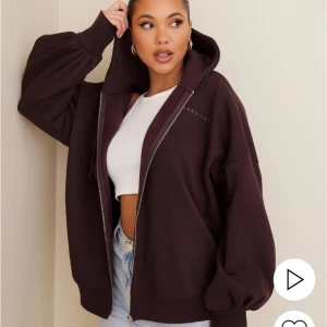 Hoodie från Nelly - Mysig snygg hoodie från Nelly