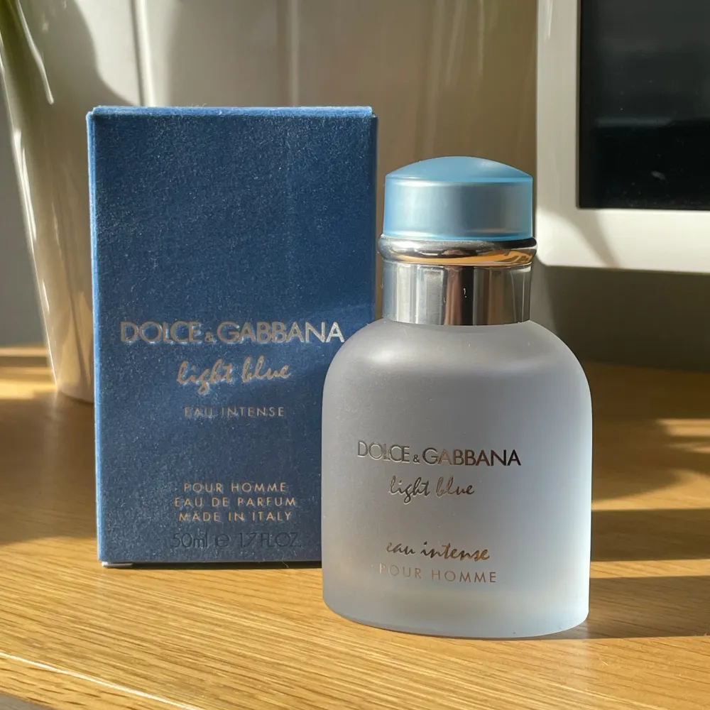 Dolce&Gabbana Light Blue Eau Intense - 50ml. I princip oanvänd, endast testad ett fåtal gånger. Parfymen passade inte min smak och därav väljer jag att sälja den. Nypris: 900-1000kr. Övrigt.