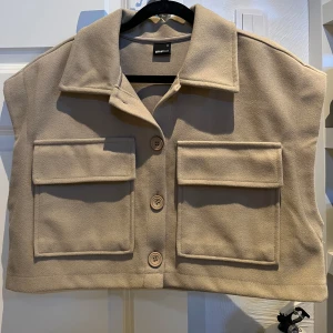 Väst  - Väst från ginatricot