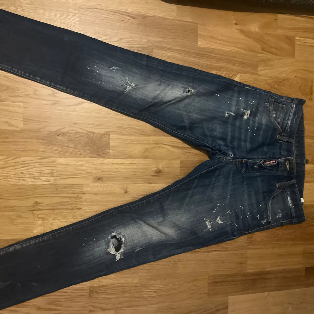 Säljer mina gamla d2 jeans eftersom jag har vuxit ur dem och tar bara plats i min garderob. Jeans & Byxor.