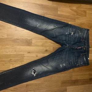 Dsquared2 jeans - Säljer mina gamla d2 jeans eftersom jag har vuxit ur dem och tar bara plats i min garderob