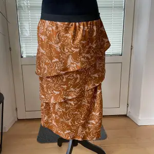 Helt ny kjol från saint tropez i strl XL Aldrig använd men lapp är avtagen