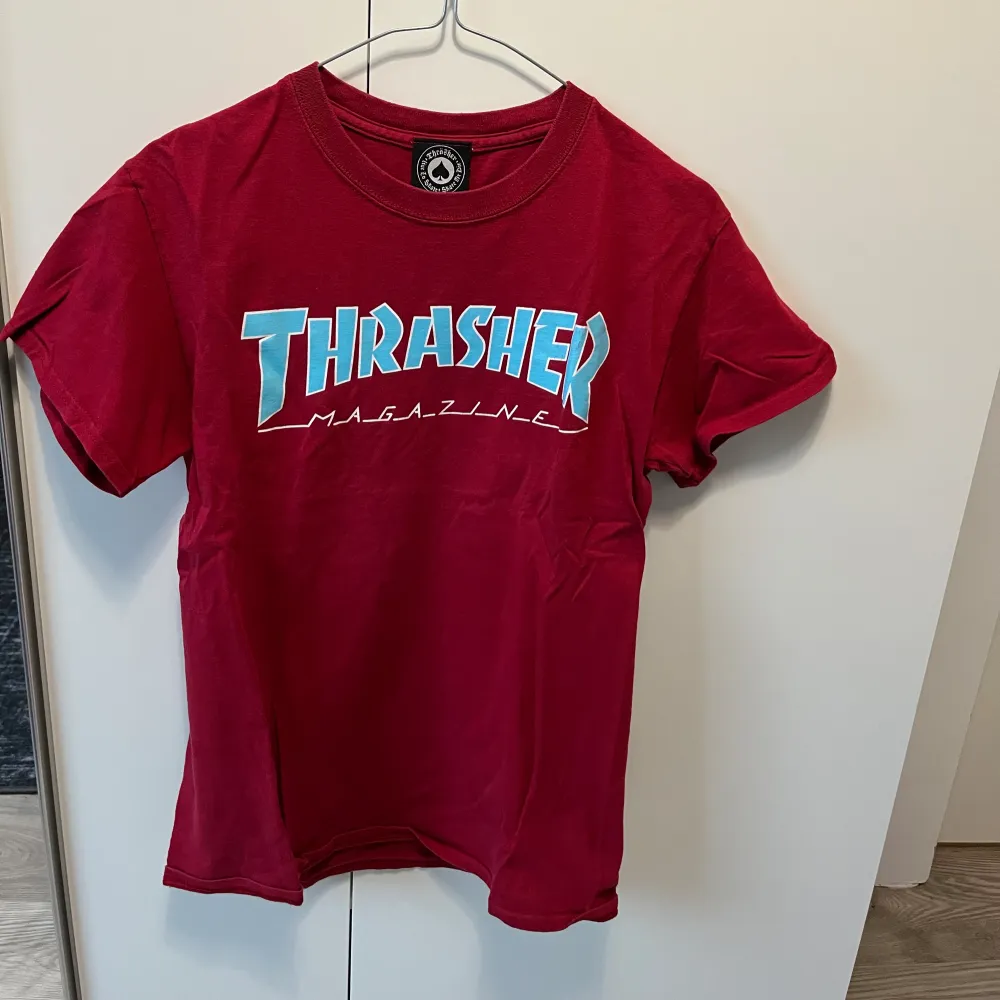 Säljer min trasher t-shirt billigt eftersom jag aldrig använder den. Fri frakt📦. T-shirts.