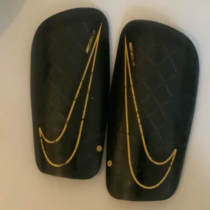 Nike benskydd - Hej säljer mina benskydd pga att jag sluta i fotboll hör av er vid minsta lilla😃