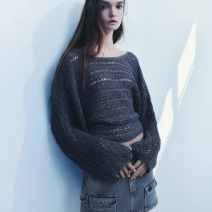 Zara tröja - !Säljer min stickade tröja från zara💕 endast använd en gång och säljs inte längre. Skriv gärna vid frågor och funderingar, det går bra att trycka på köp nu❤️