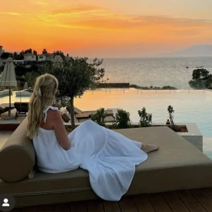 nakd x lojsan Wallin  - Vit långklänning från lojsan wallin x nakd  Köpte den på Plick men har inte kommit till användning av mig💗 Pris går att diskutera!