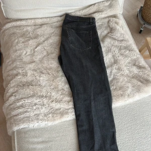 Weekday Space Relaxed Jeans - Pris: 199kr Nypris: 600kr W30 L30