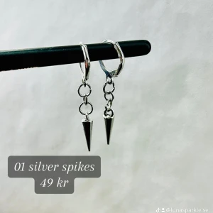 01 silver spikes - Nickelsäkra handgjorda örhängen från lunasparkle  Ett par 