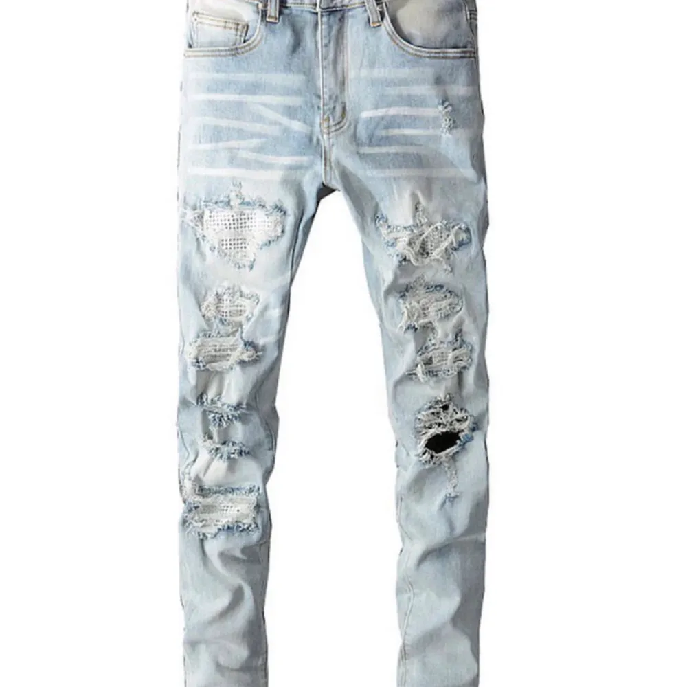 Aldrig använda jätte bra skick passar perfekt till air force och en vit t shirt jag är 175 har storlek S passar perfekt . Jeans & Byxor.