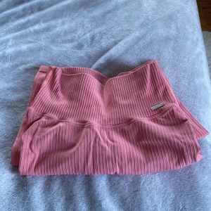 Aimn Ribbed tights i XS - Helt oanvända! Jättefin rosa färg till våren. Är i full lenght i storlek XS 🩷