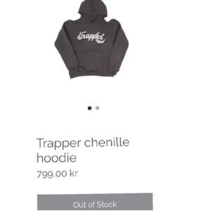 Säljer nu min trapper hoodie som är slutsåld🥰 den är i strl M men passar även strl S bra! Köpte den ny för 800kr och säljer nu för 220kr