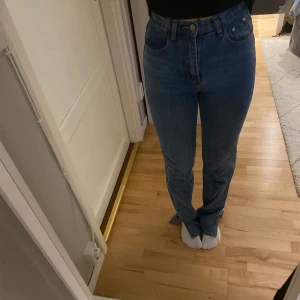 Jeans Venderby’s - Säljer dessa snygga jeans från venderby’s som aldrig är använda då de är lite små för mig. Köpta för 800kr.