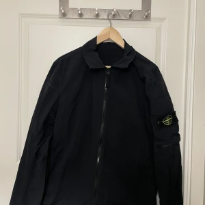 Stone island vind jacka  - Stone island vind jacka i storlek L passar även M. Är i bra skick. 