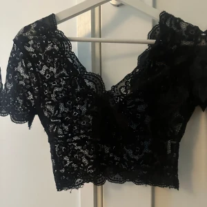 Spets topp💗 - Så fin trendig spetstopp Skriv för fler bilder 