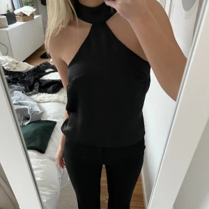 Halterneck topp - Knappt använd!