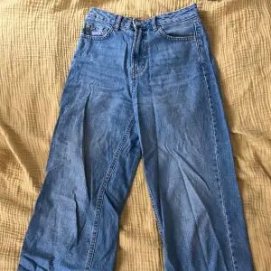 Ljusblåa straight leg jeans från Denim & co. Inga fläckar eller defekter.