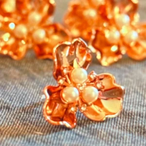 Ella ring - Säljer justerbar ring som är handgjord💕 Passar med guld och silver. Skicka dm om ni har frågor 🤍