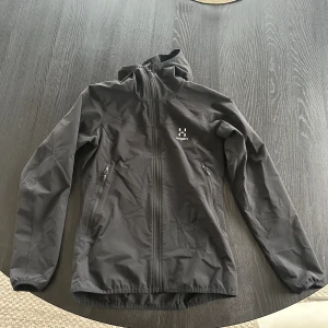 haglöfs jacka  - fint skick inga märken 