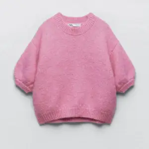 Säljer den här jätte snygga rosa  stickade trekvarts tröjan från zara då den inte kommer till användning. Jätte fin färg och perfekt inför våren och sommaren. Pris kan diskuteras och köparen står för frakten <3 