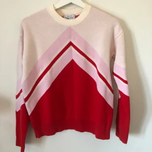 Tröja - Råsa och röd tröja, från & order stories, storlek s. Inte använd mycket, pris kan diskuteras.