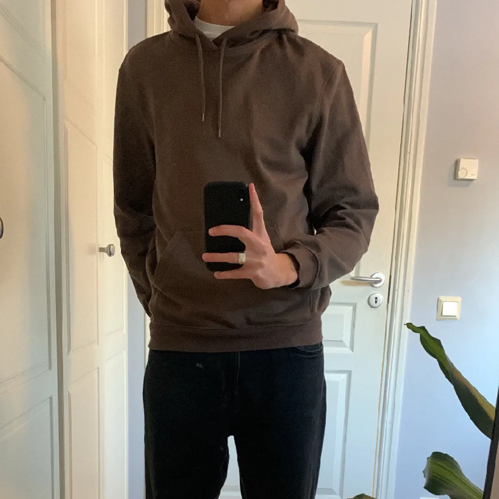 Hoodie i väldigt fint skick men tyvärr för liten för mig. Hoodies.