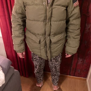 Ralph Lauren Vinterjacka  - Säljer en Ralph Lauren Vinterjacka till ett bra pris väldigt varm och go  Storlek är M  Pris kan diskuteras 