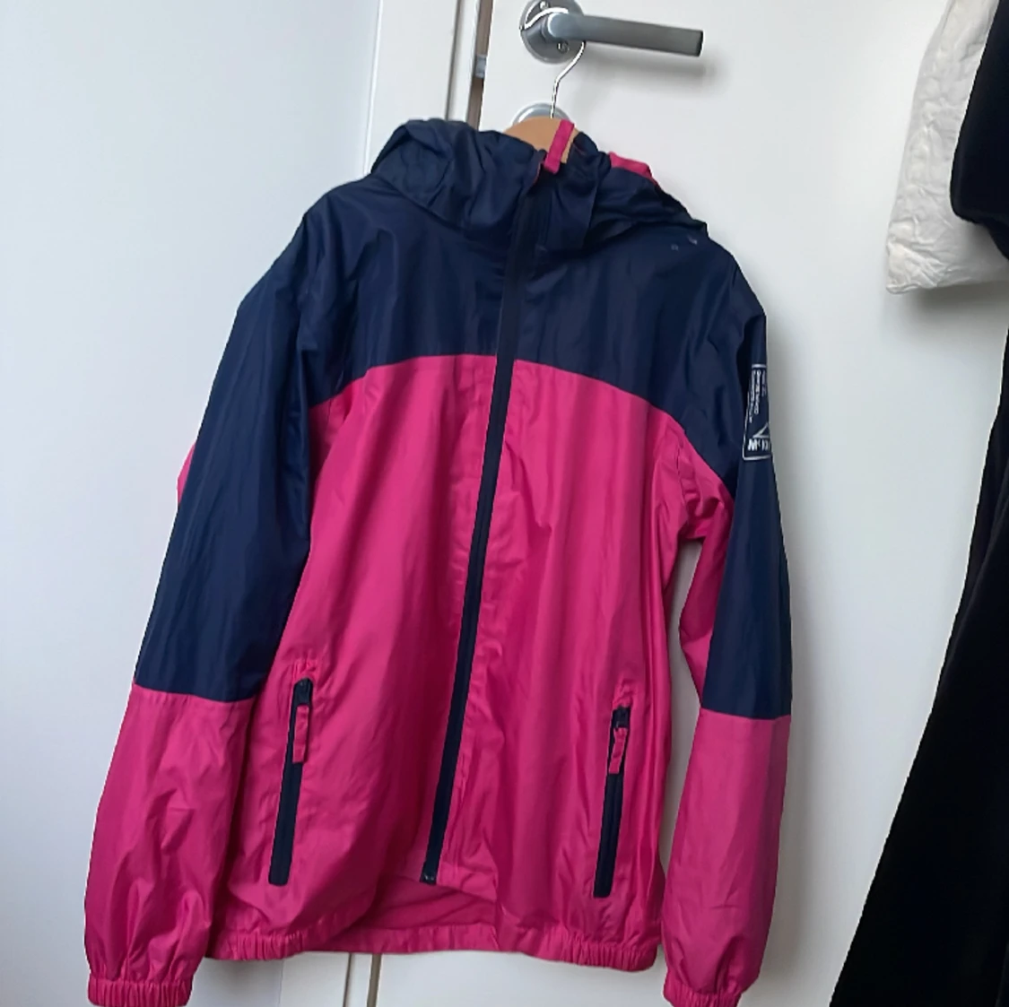 Rosa och mörk blå jacka  - 91