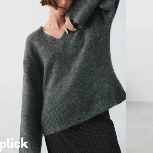 Grå stickad tröja - Använd 1 gång💞