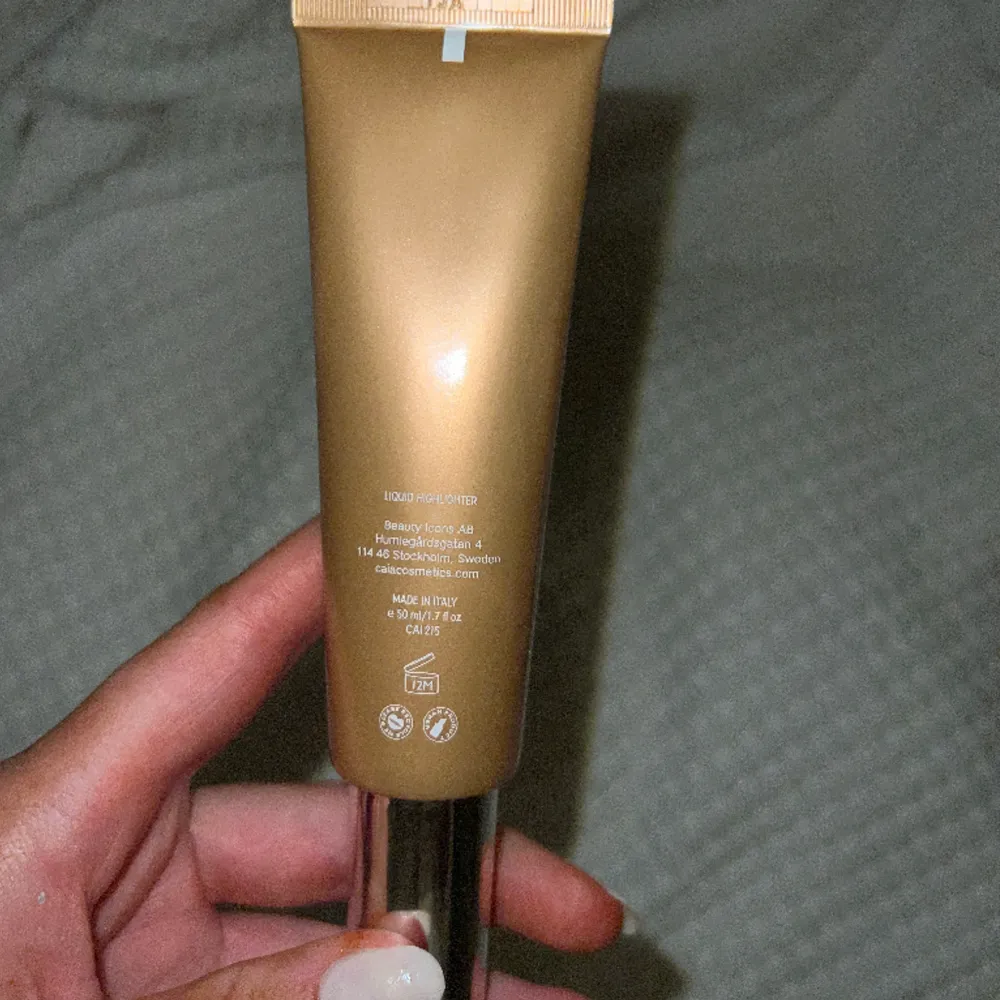 Säljer min Caia Liquid Highlighter i färgen bronzed beach, endast testad på handen.🧡 nypris 295. Accessoarer.