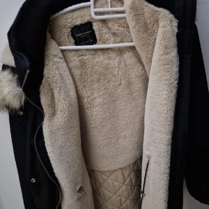 vinter jacka - Vinter jacka köpte från Zara  Nypris 600. Mitt pris 300kr och kan diskuteras! Nyskick 