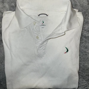 Piké  - Oanvänd piké i fint skick och tyg, inga skador eller fläckar. I princip ny