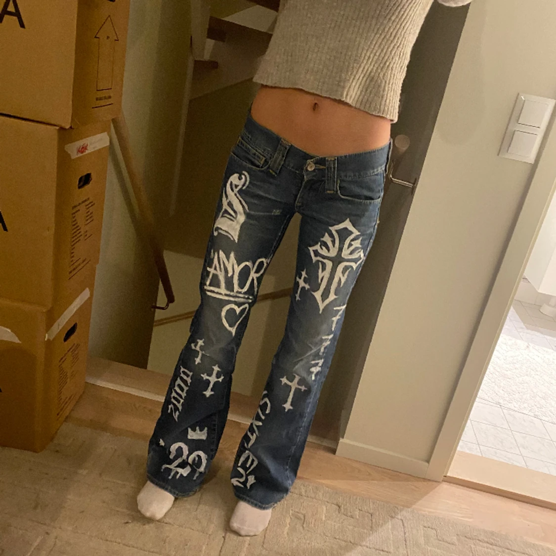 Coola lågmidjade bootcutjeans