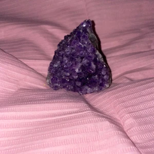 Amethist kluster - Ett amethist kluster köpt från via kristall för 2 år sedan original pris 350