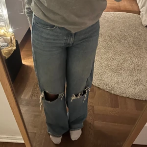 High waist byxor - Underbara high waistet byxor med hål, från lager 157. 