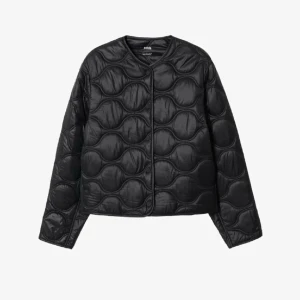 Mango jacka - Väldigt snygg och effekt vår/höst jacka från Zalando med märket mango. Använd typ tre tillfällen. nypris är 599 kr men jag säljer för 199kr och pris kan diskuteras om den säljs snabbt. Köpare står för frakt❤️