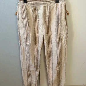 Zara byxor - Stiliga och bekväma byxor från Zara Skick: 8/10 inga skador eller fläckar