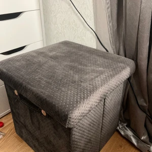 Sittpall med förvaring i - Säljer nu min sittpall med ett stort utrymme i