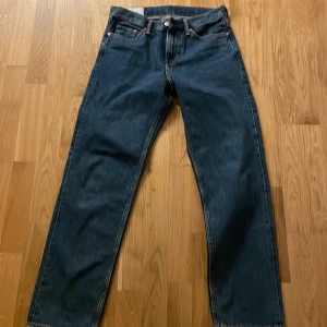 Jeans -  Inprincip oanvända jeans från HM. Skick 10/10 hör av er om ni är intresserad. Pris kan alltid diskutera.  Storlek på jeansen 30/32