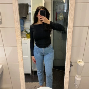 Jeans - Ett par jeans från H&M i storlek 34