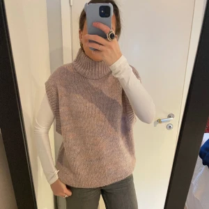 Stickad väst från Envii - Bra skick