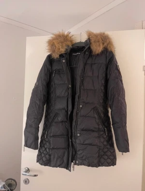 Rock and blue jacka  - Finns lite smink på kragen men det kan jag ta bort om det önskas