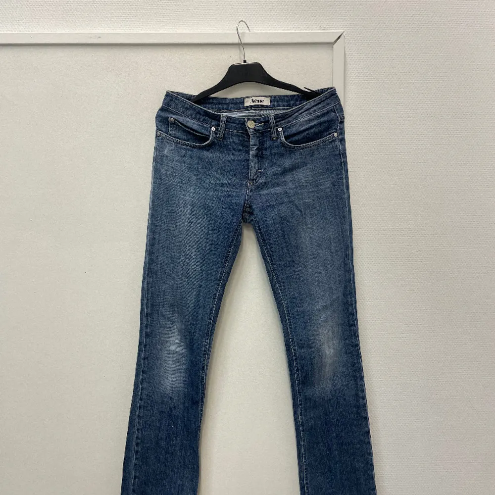 Lågmidjade raka jeans från Acne Studios utan defekter 🫶🏼 👖  storlek 29/34.  Pris kan diskuteras!. Jeans & Byxor.