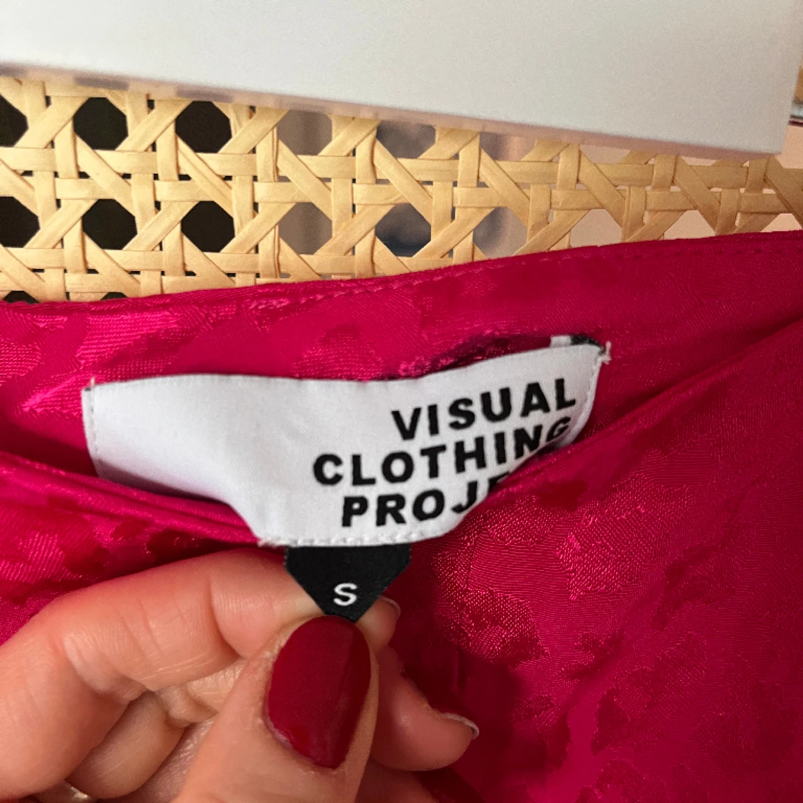 Knälång kjol med slits  - 91