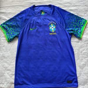En Brazil jersey i nyskick säljer då den inte passade mig 