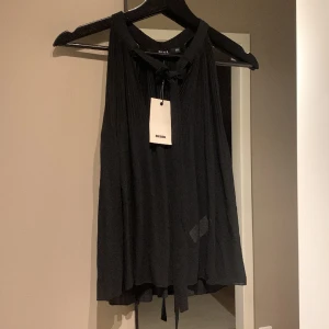 Svart blus från bikbok  - Svart blus från bikbok. Storlek xs. Helt ny